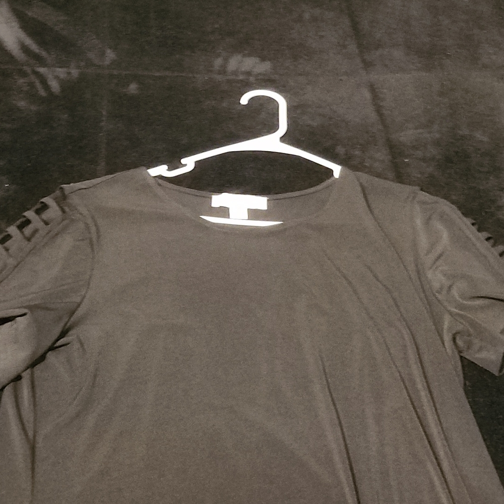 Short sleeve/slots in sleeve